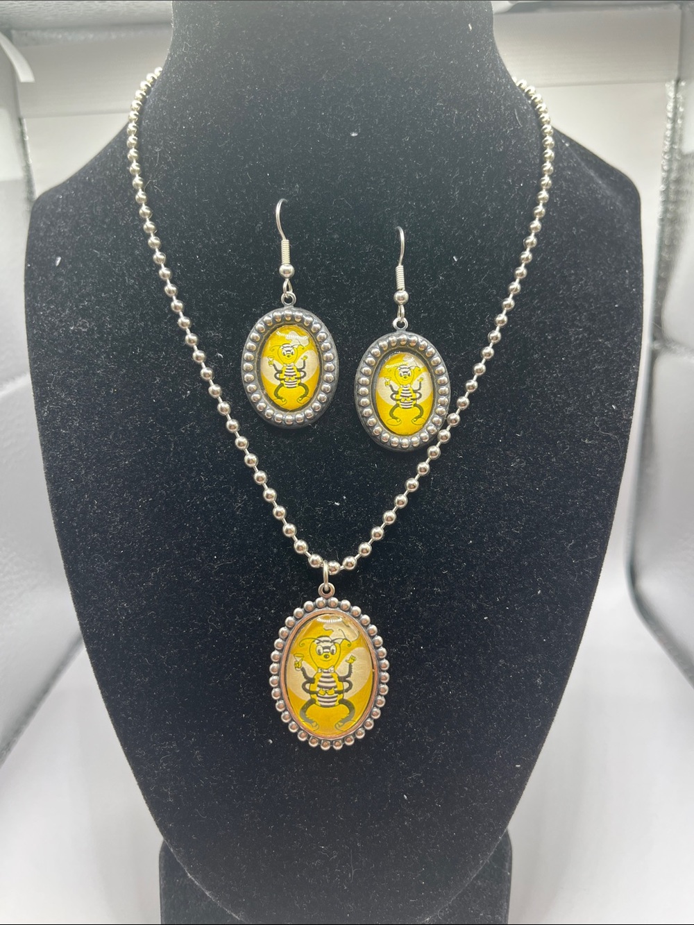 RARE!! Designs From The Deep deep Yellow Bee necklace & Earrings